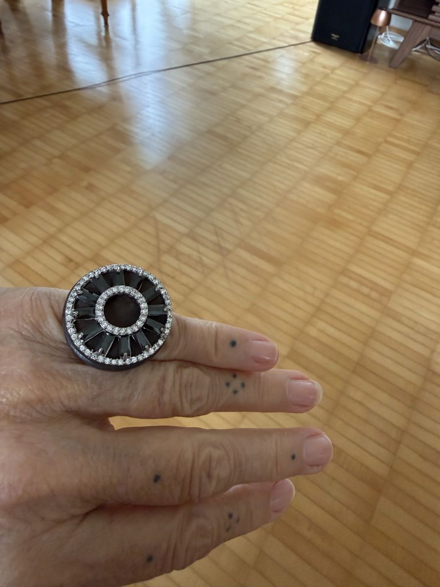 Anelli: Unique Wood Statement Ring with Black &Crystal Embellishment – Usato da Zürich venduto da DEGU 6