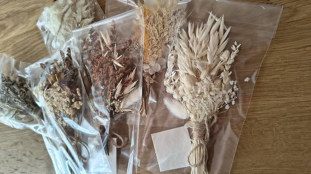 Tutte le decorazioni: Trockenblumen-Sträusse  Neu – Nuovo e nell'imballaggio originale da Hergiswil NW venduto da DME00