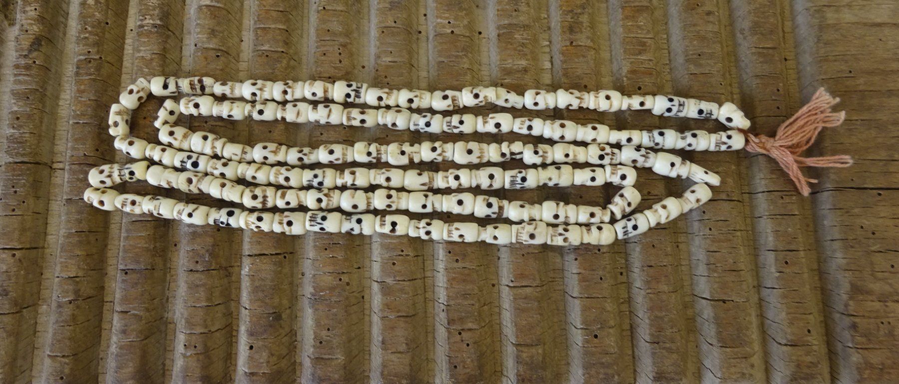 Catenine: Totenkopf Mala / Ethno – Usato da Esslingen venduto da FetteSchnecke 1