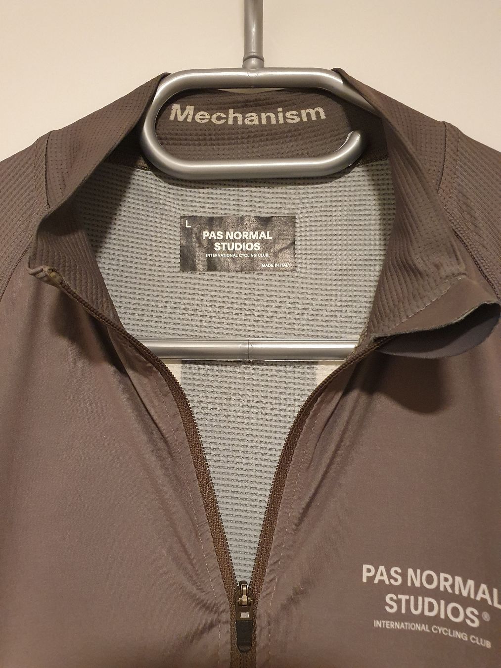 Pas Normal Studios Canottiere & Pantaloni: Pas Normal Studios "Mechanism" Shirt Men L – Usato da Bern venduto da Nisu24 2