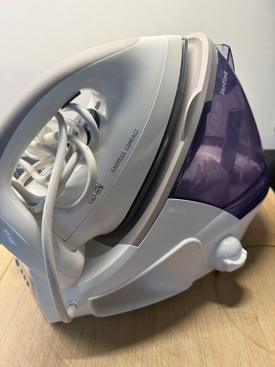 Tefal Bügeleisen: Centrale vapeur Tefal Express Compact GV7085  – Neu (gemäss Beschreibung) aus Lausanne von Doudoutze 1
