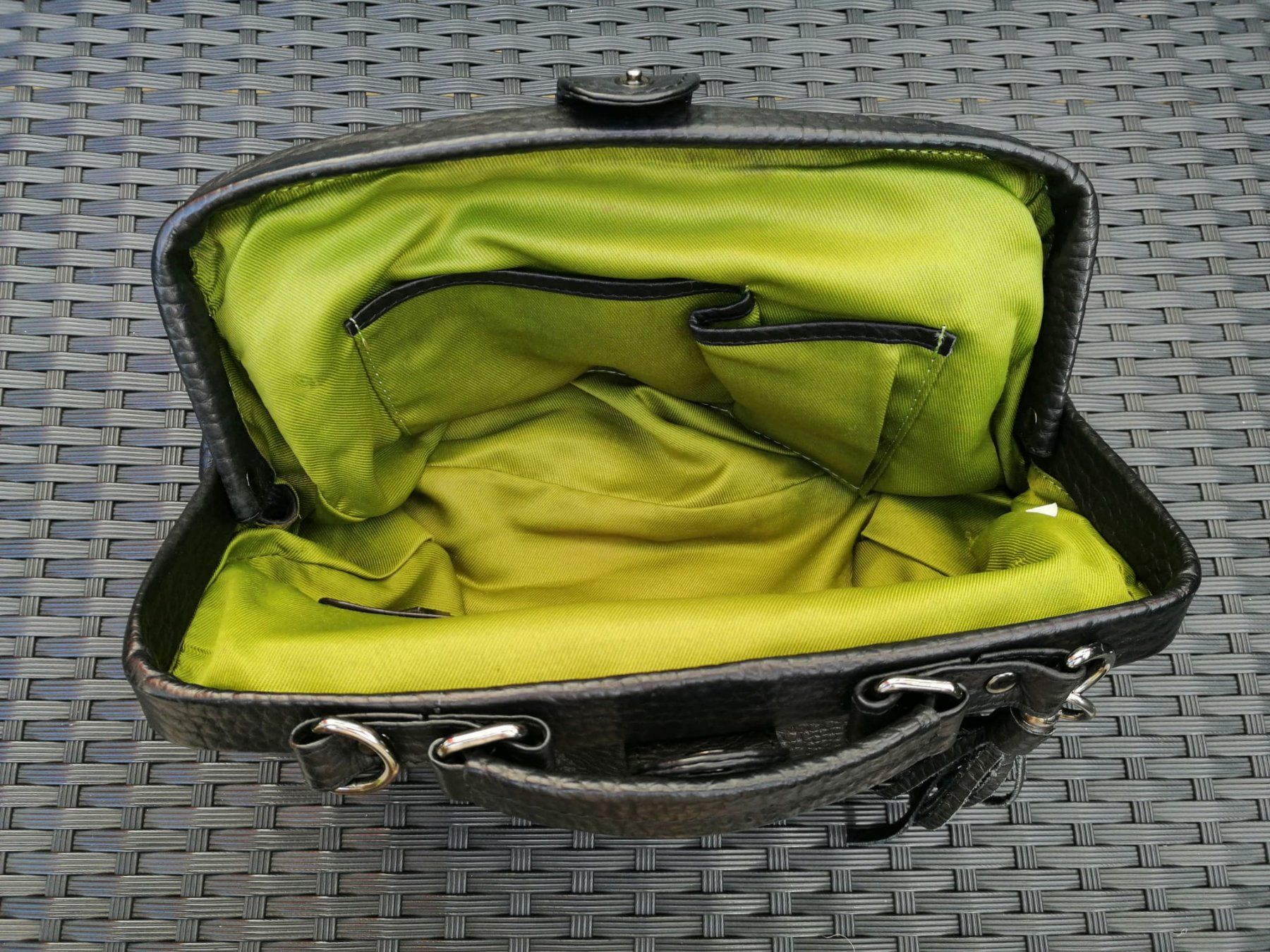 Borse da donna: Schwarze Ledertasche Funbag – Usato da Winterthur venduto da Jopf1 8