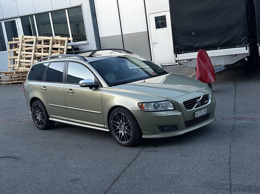 Autos: Volvo V50 D5 R-Design – D'occasion à Ursenbach par flueckigeraedu1