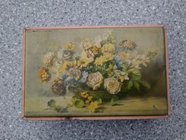 alte Blechdose Blumen