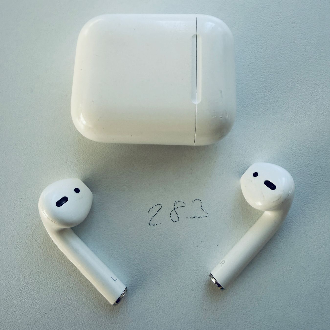 Apple Kopfhörer: Original Apple AirPods 2 Gen. Wireless Kopfhörer & Case – Gebraucht aus Basel von MY.AIRPODS.SHOP 7
