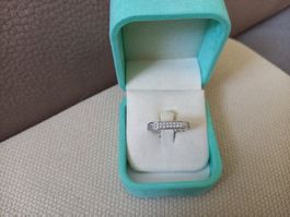 Exclusiver Damen-Riviere Ring mit Brillanten ab 1Fr