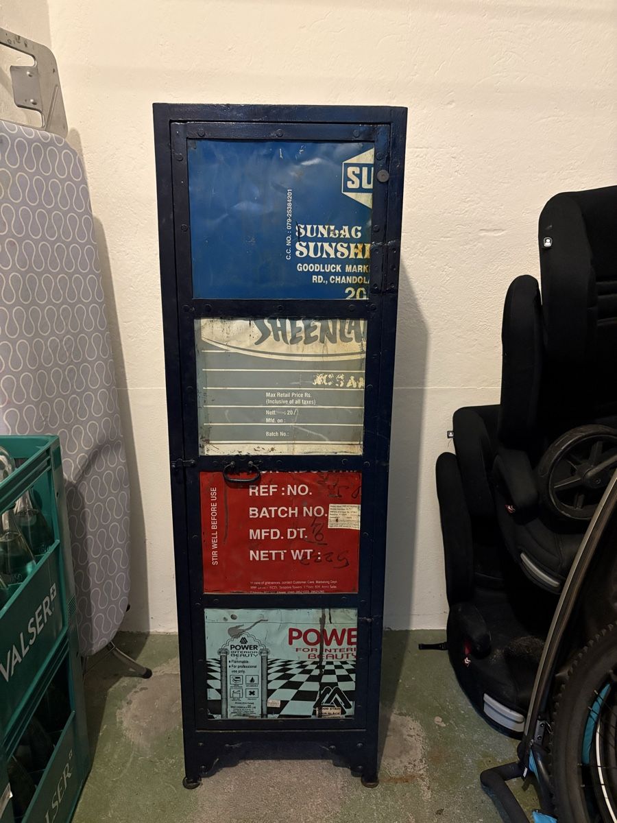 Armadi: Metall Schrank, shabby chic – Usato da Zürich venduto da Claubieten