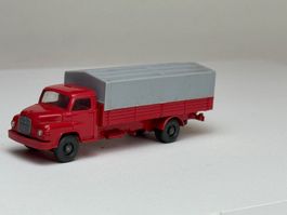 GB3- Wiking MAN Pritschen LKW rot