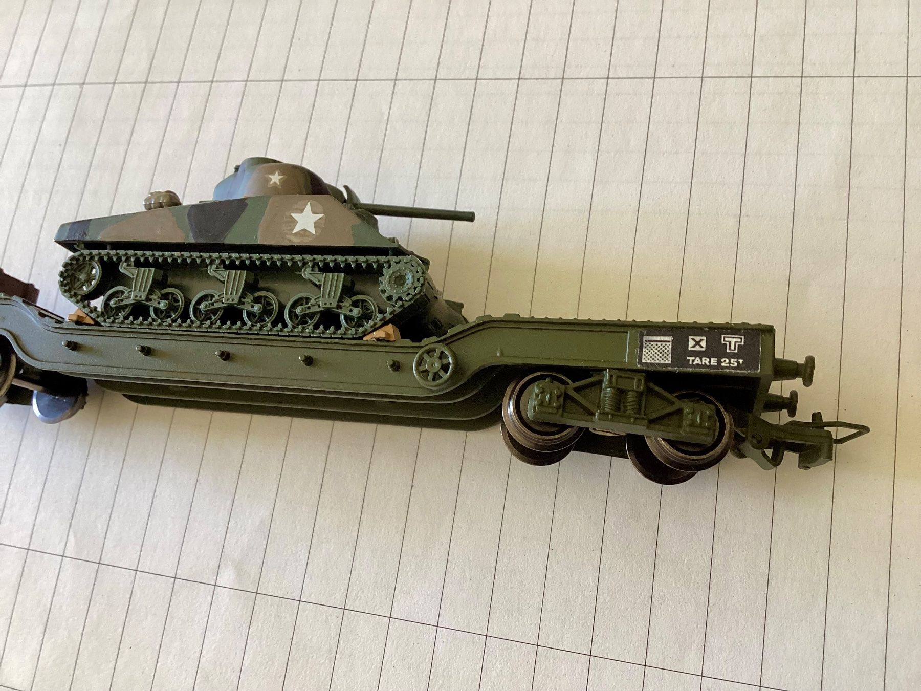 Roco Trains électriques: Jouef, Güterwagen der SNCF mit Panzer Sherman. – Neuf (Voir description) à Vacallo par G1965 6