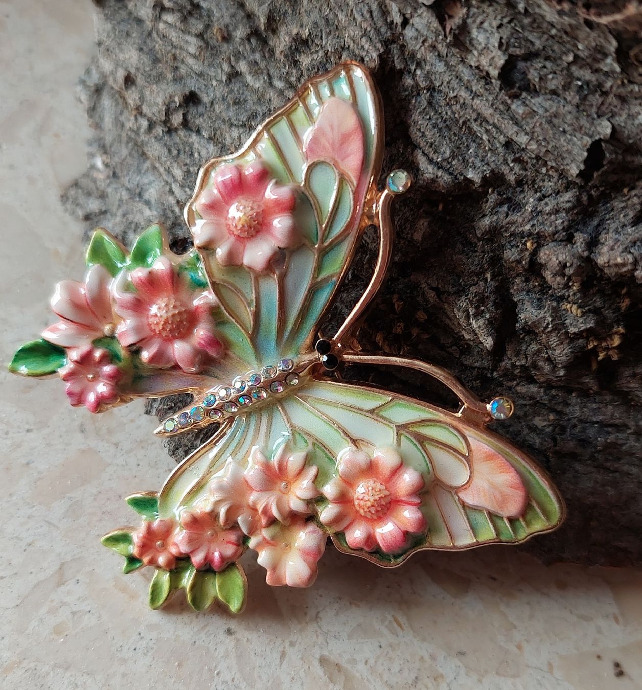 Spille & Fermagli: Wunderschöne Vintage Brosche, Schmetterling mit Blumen – Usato da Oberwil BL venduto da Hunajakakku 1