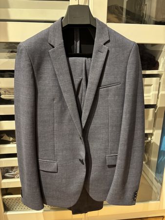 Hugo Boss suit size 48 (as new)