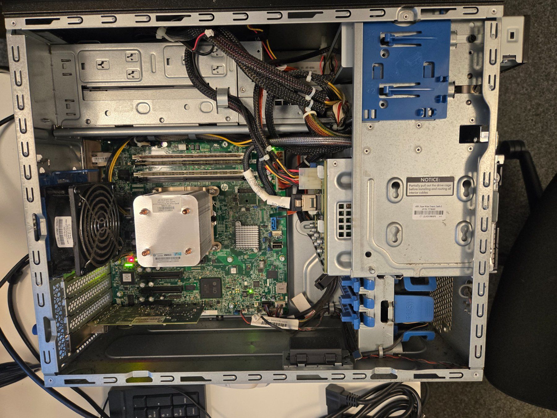 Hewlett Packard Server: HP ProLiant ML310e Gen8 v2 – Usato da Valeyres-sous-Rances venduto da noxusnoxus 2