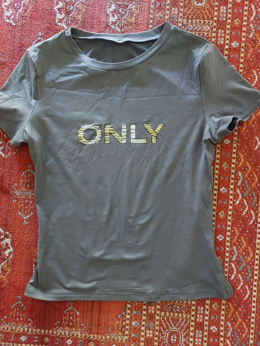 Only T-shirt: NEUES T'Shirt von ONLY passend CH34-36 – Nuovo e nell'imballaggio originale da Balsthal venduto da Trendline55