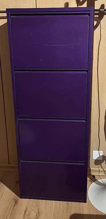 Autoribaltabili: Schmaler violetter Schuhschrank – Usato da Herzogenbuchsee venduto da DC_1978