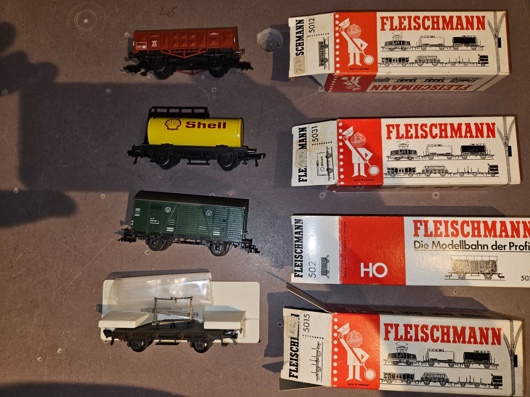 Fleischmann Modellini di ferrovie: Fleischmann Güterwagen  mit OVP – Usato da Bern venduto da lukas90pilze