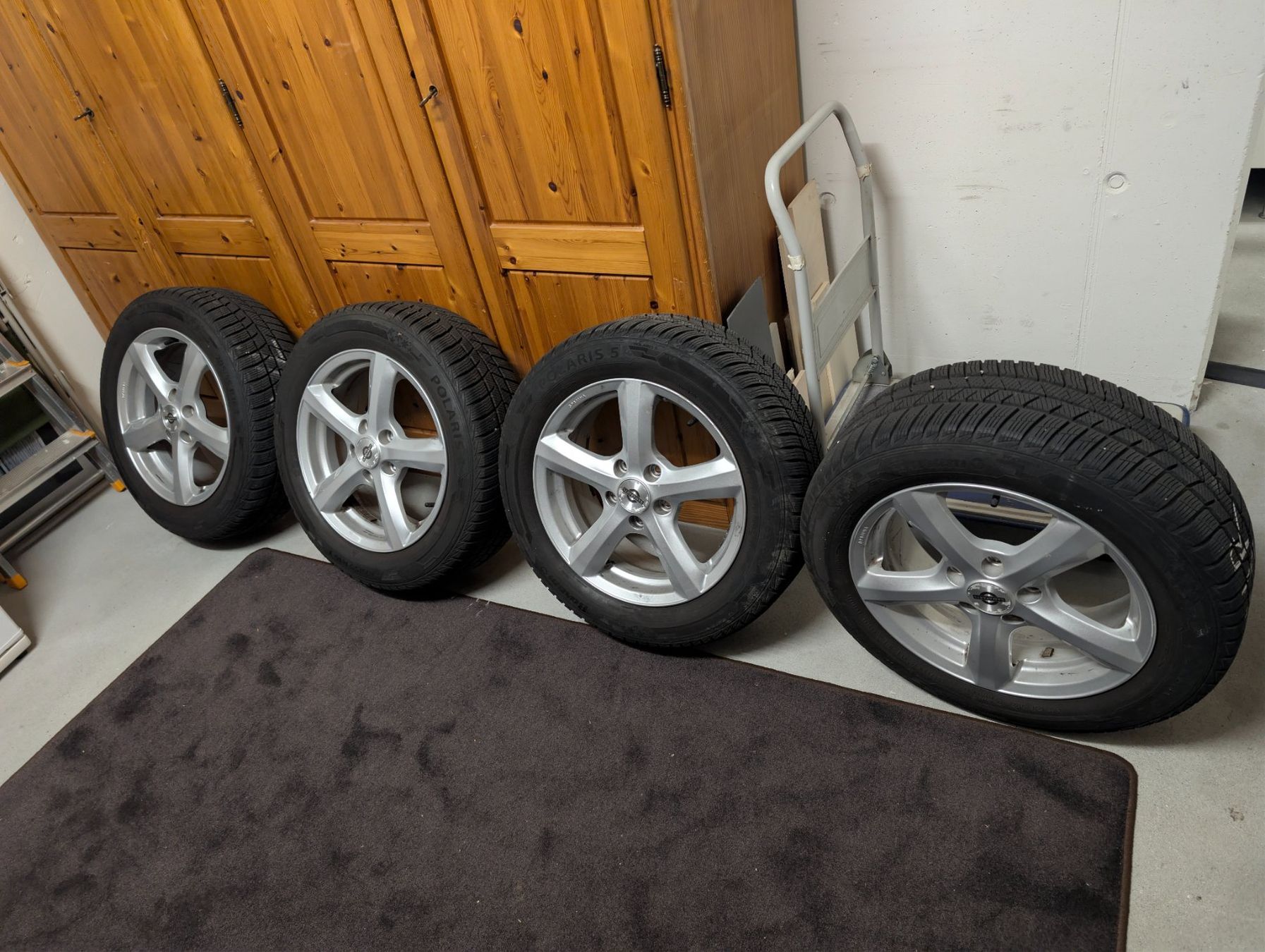 Pneus & Roues: Winterräder Polaris 5 – D'occasion à Adliswil par 470930