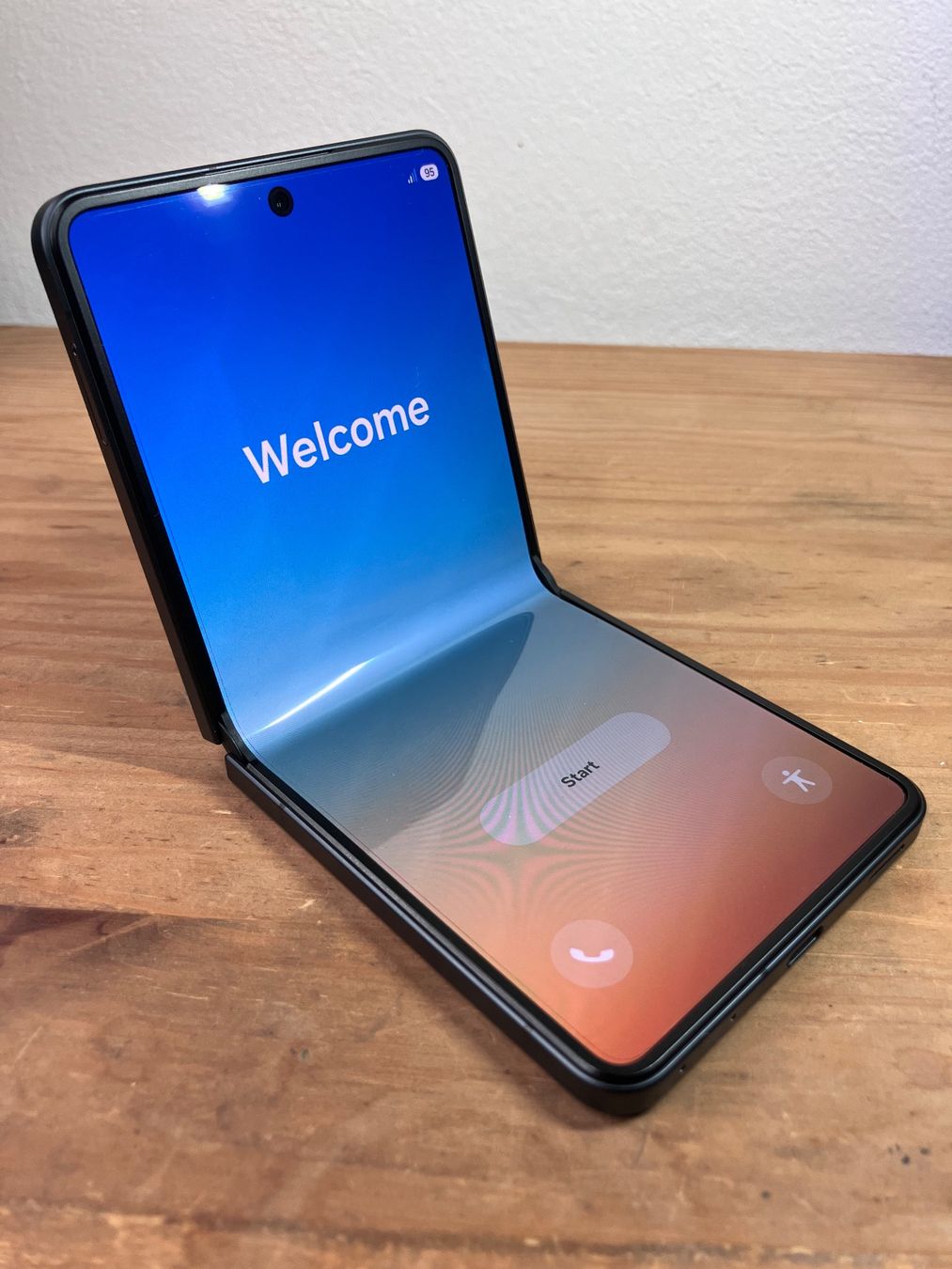 Samsung Handys / Smartphones: Samsung Galaxy Z Flip 8 – Gebraucht aus Flamatt von Top-Shop-1 1
