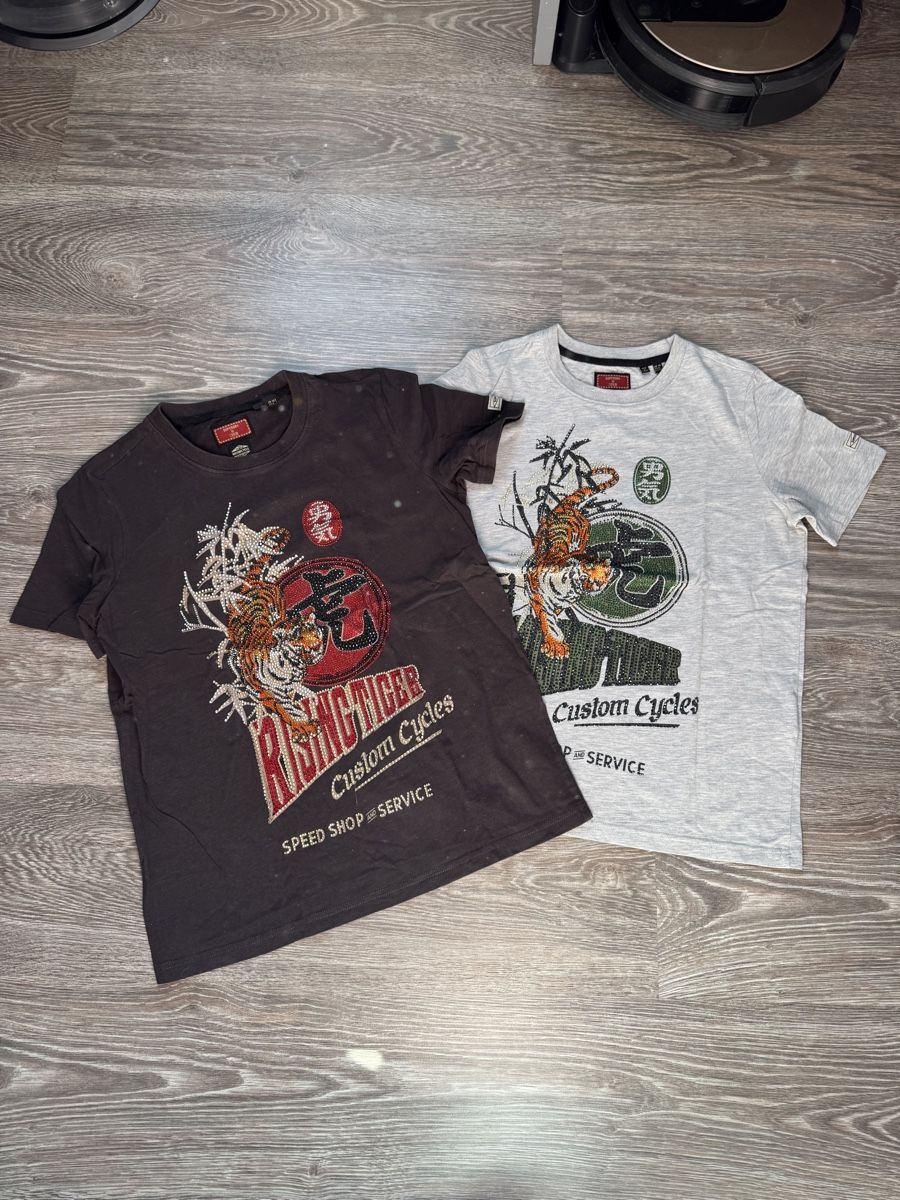 Lots de vêtements: Tshirt Set von Superdry – D'occasion à Windisch par Mordio