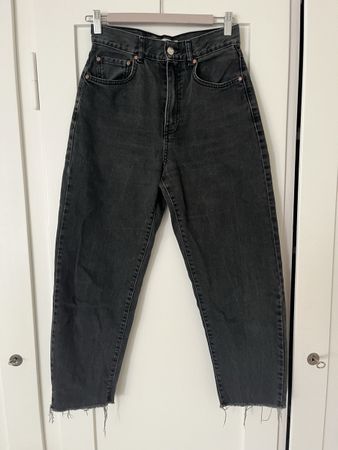 Graue Mom-Jeans