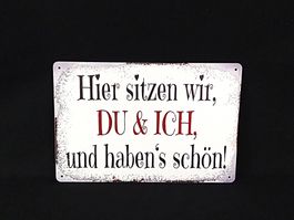 dekoratives Schild (Hier sitzen wir)