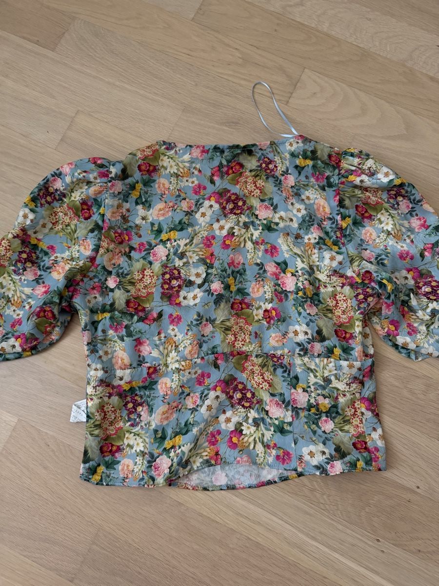 Zara Camicette: ZARA Bluse Blumenmuster Gr. M neuwertig – Usato da Itingen venduto da Granini_93 2