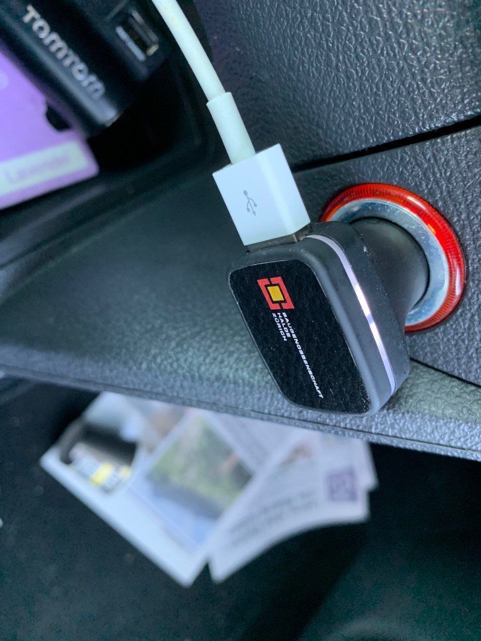 Laufwerke & Adapter: Doppel-USB Car Charger - Auto Adapter – Gebraucht aus Emmen von newdeal1970
