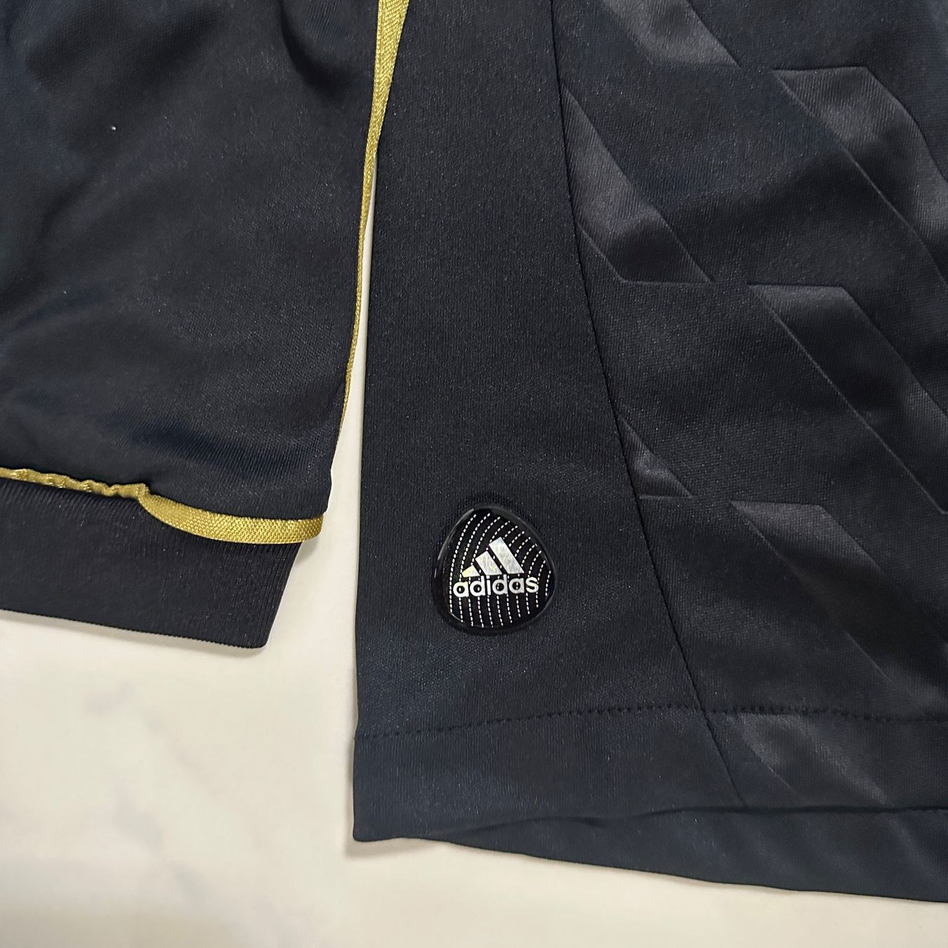 Real Madrid Leibchen & Hosen: Real Madrid Benzema Langarmtrikot Grösse L – Neu (gemäss Beschreibung) aus Liestal von tha_dg6j 3