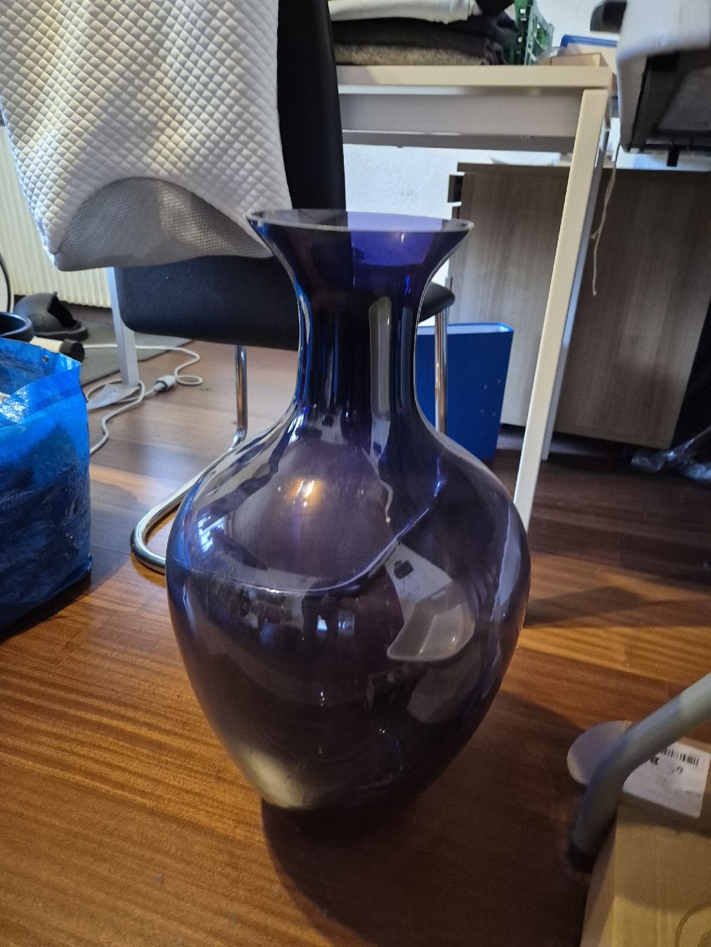 Vasi & Recipienti: Wunderschöne, grosse, violette Glasvase – Usato da Balterswil venduto da bischoftanja
