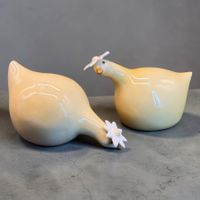 Sculptures en céramique "Les Poules" par Catherine Hunter