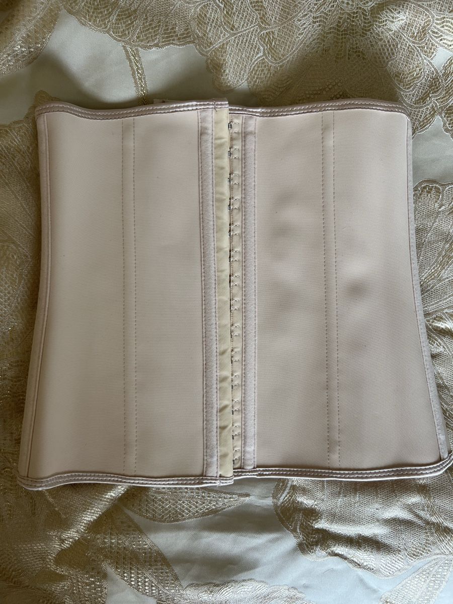Protezioni & Imbottiture: Latex Waist Trainer Corset, Size S – Nuovo e nell'imballaggio originale da Lugano venduto da p24_tzb2 1