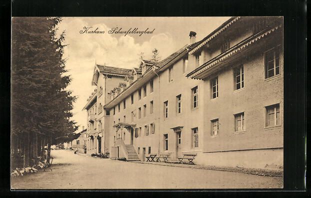 Cartoline postali: AK Schwefelbergbad, Kurhaus mit Strasse – Usato da Berlin venduto da bartko-reher