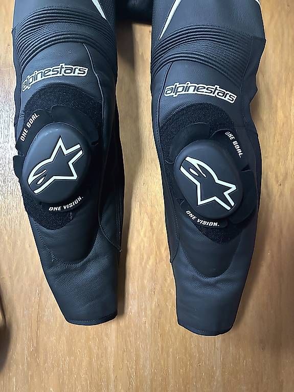 Costumes, combinaisons de sport et fonctionnelles: Alpinestars Orbiter V2 Lederkombi Einteiler Gr. 48 – D'occasion à Rubigen par Joelsndrr 3