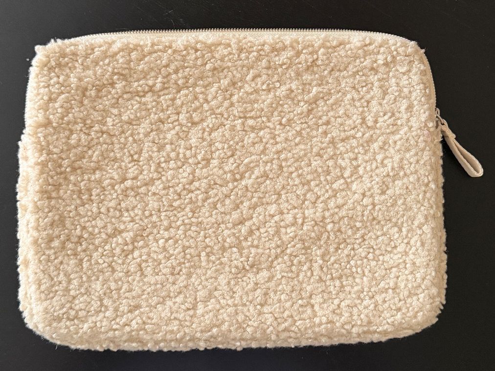 Covers & Borse: Laptop Sleeve Faux Shearling – Usato da Zürich venduto da pre_vy7t