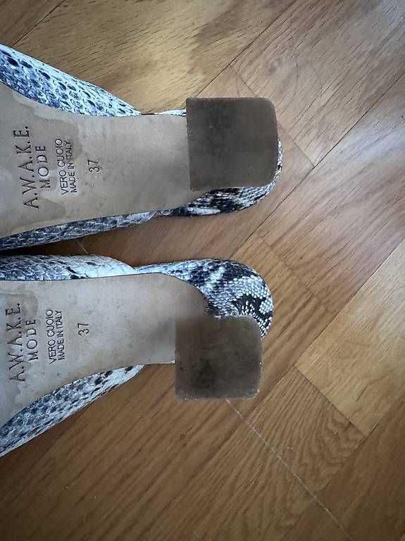 Scarpe da donna: Leder-Sandaletten A.W.A.K.E. – Usato da Glattbrugg venduto da Blogger73 2