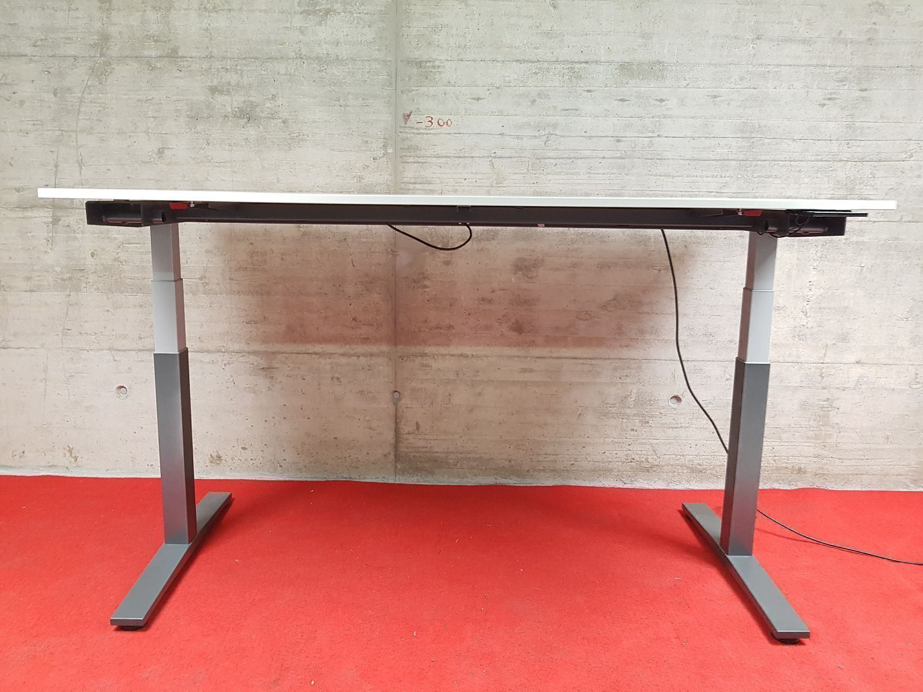 Tables: Arbeitstisch Stehtisch elektrisch – D'occasion à Urdorf par Karaguni 2