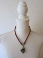 Anhänger an Lederkordel, Bohostyle, Ethnostyle