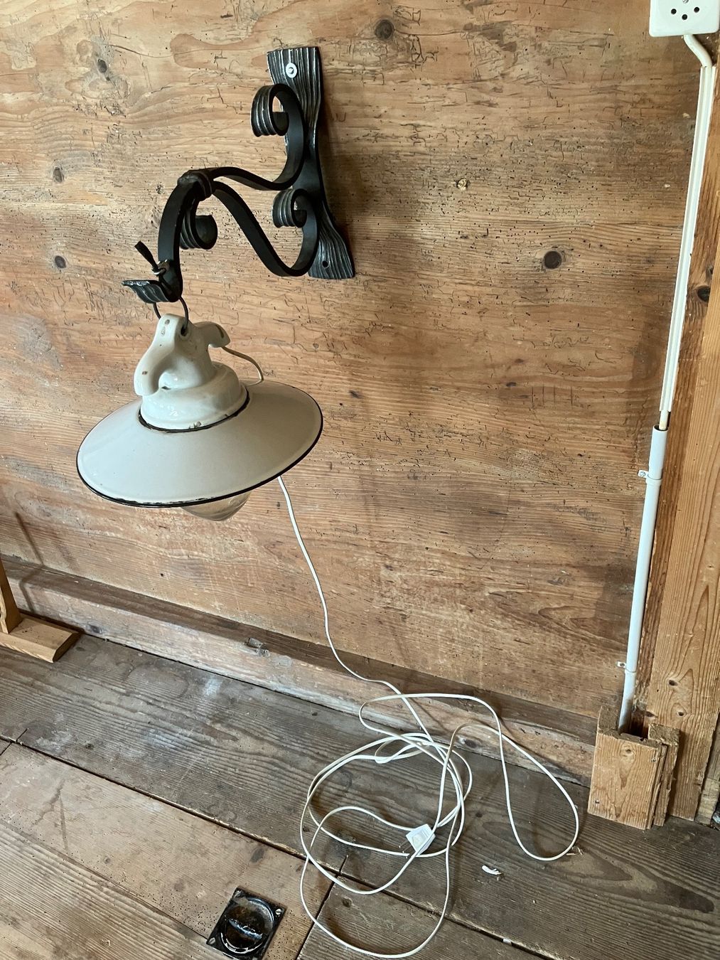 Lampen: Hängelampe, Lampe, Stalllampe, Wandlampe – Gebraucht aus Neftenbach von 889095