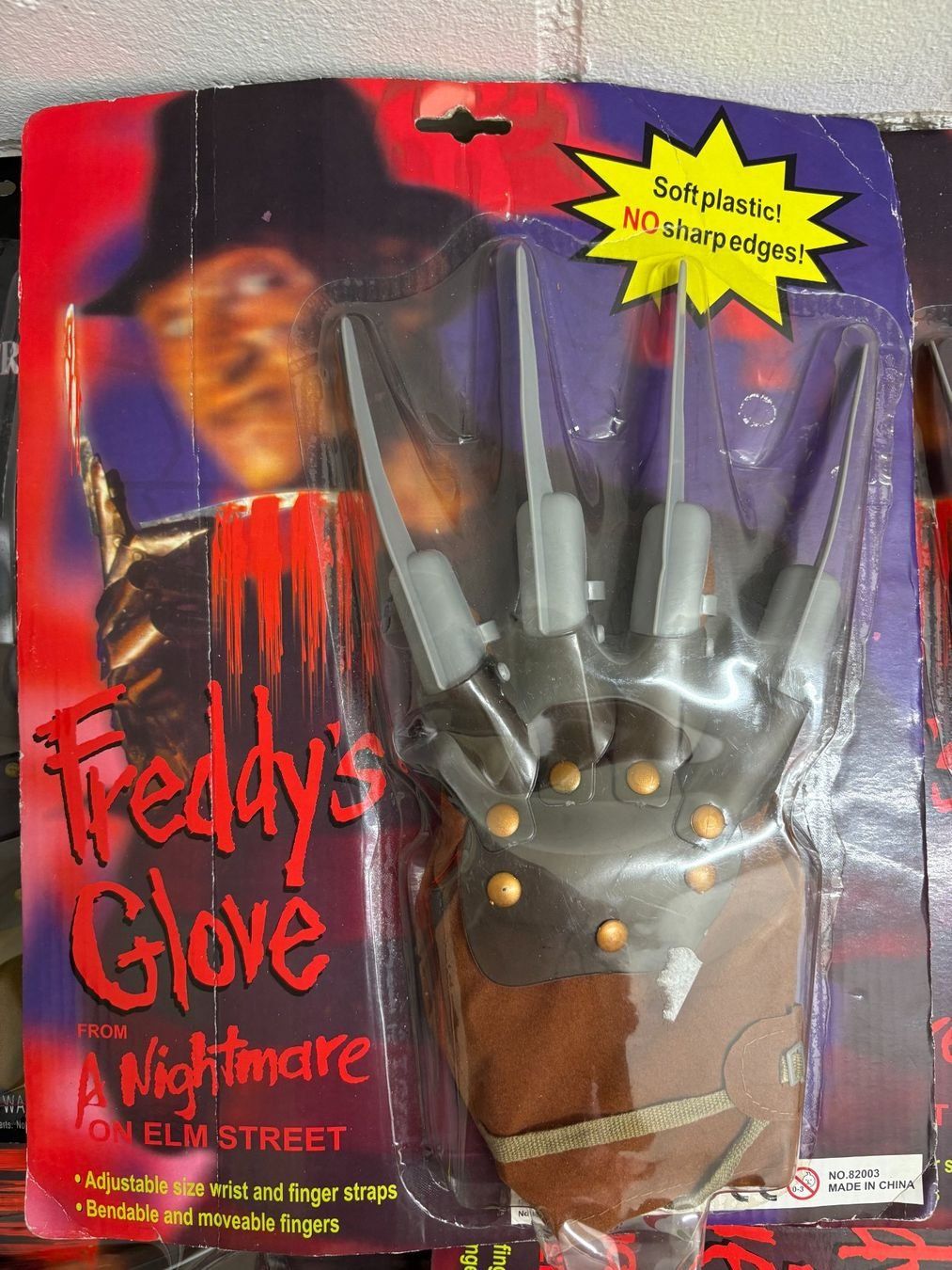 Guanti & manicotti: Neue Freddy Krueger Handschuhe, Nightmare – Nuovo e nell'imballaggio originale da Ottenbach venduto da TimelessEmotions. 3