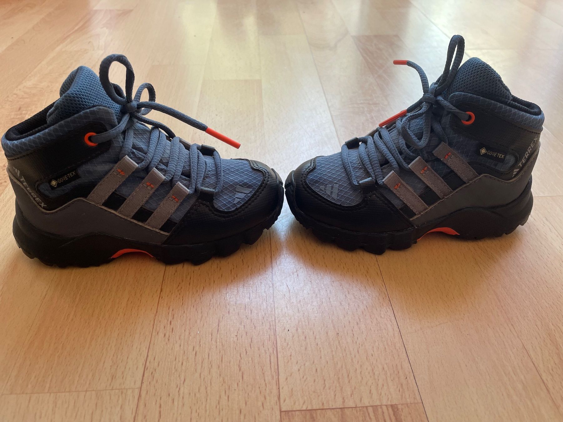 Adidas Scarpe per ragazzi: Adidas Terrex Wanderschuhe Gr. 23 – Usato da Winterthur venduto da Serainowitsch 1
