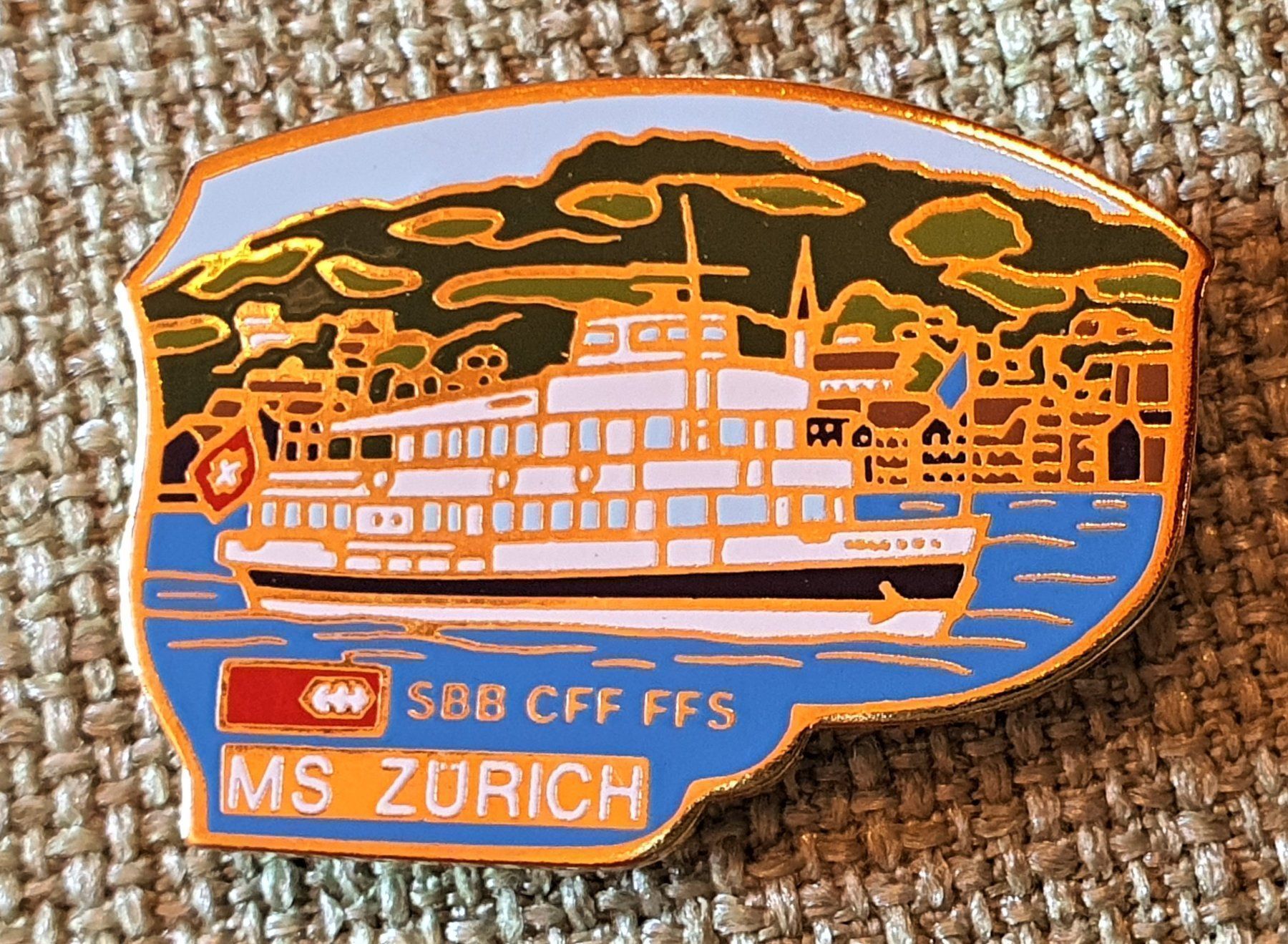 SBB/CFF/FFS Placchette & Badge: M046 - Pin Schiff SBB CFF FFS MS Zürich – Usato da Reinach BL venduto da Boston-Verkauf