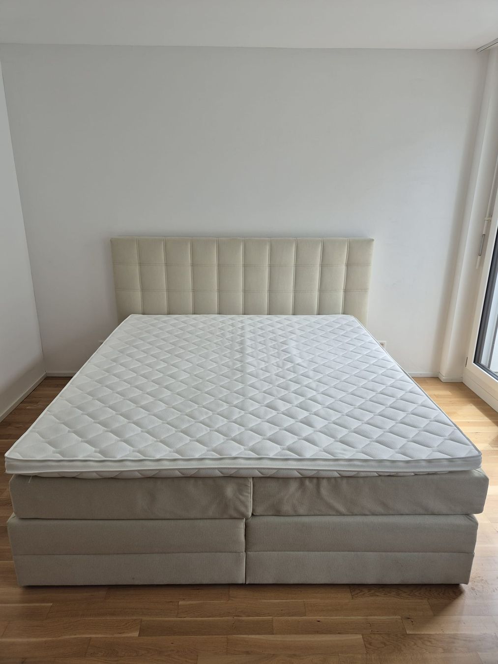 Letti: Boxspring Bett 180x200 – Nuovo (secondo la descrizione) da Solothurn venduto da Shanty.20