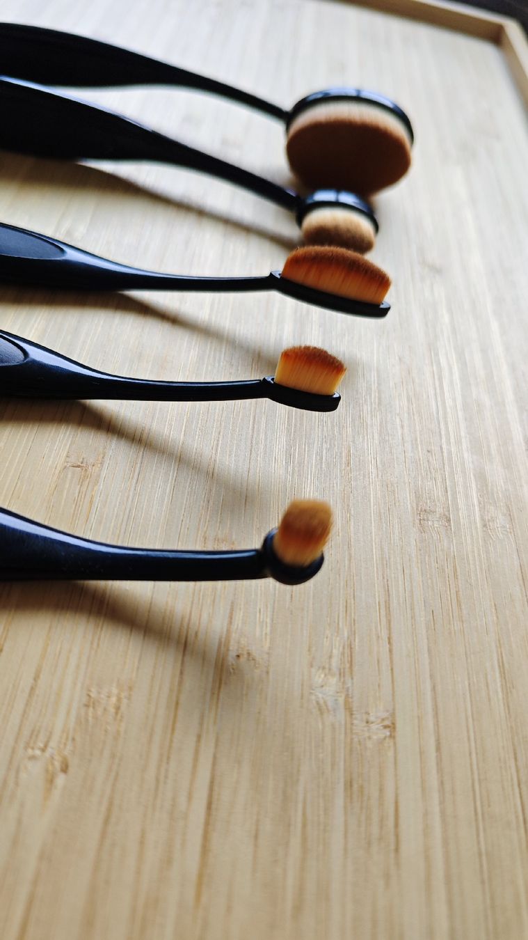 Make-up: Oval Makeup Brushes Set – Usato da Zürich venduto da alu_dzr7 3