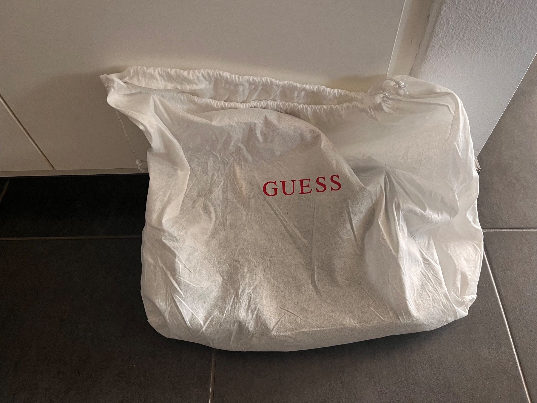 Guess Borse da donna: Guess Tasche – Usato da Hausen AG venduto da gse_88xs 4