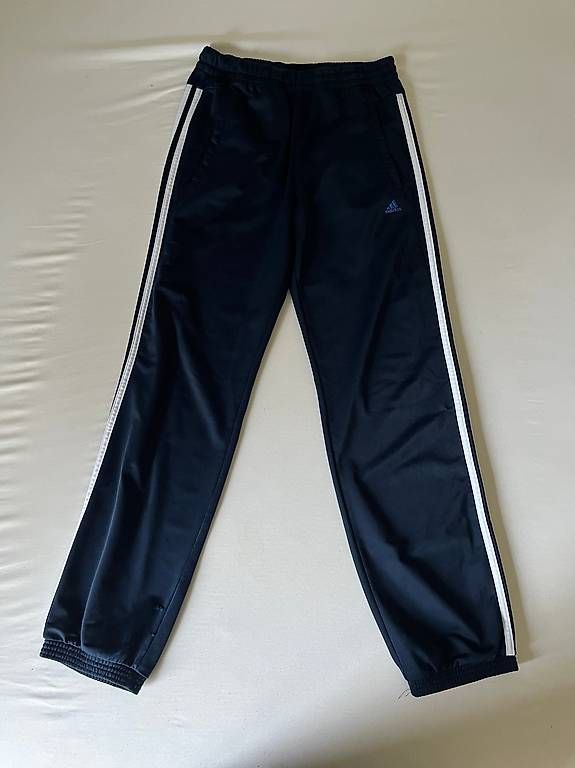 Adidas Pantaloni: Adidas Jogger Grösse: 13-14Y – Usato da Ottoberg venduto da yvonne.graenacher