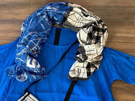 Rundholz Schal blau schwarz weiss 163 x 143 cm