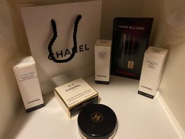 Set Chanel avec cosmétiques miniatures