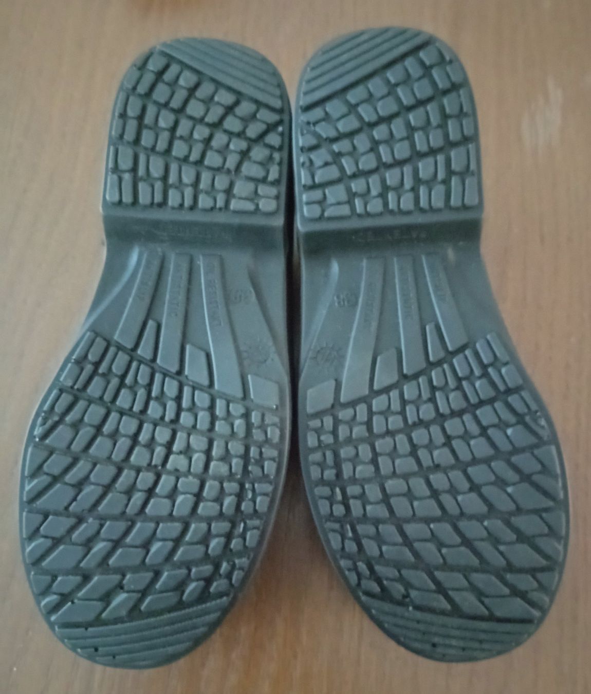 Chaussures femmes: Sicherheitschuh Gr. 38 schwarz – D'occasion à Schwarzenburg par Miri13 1