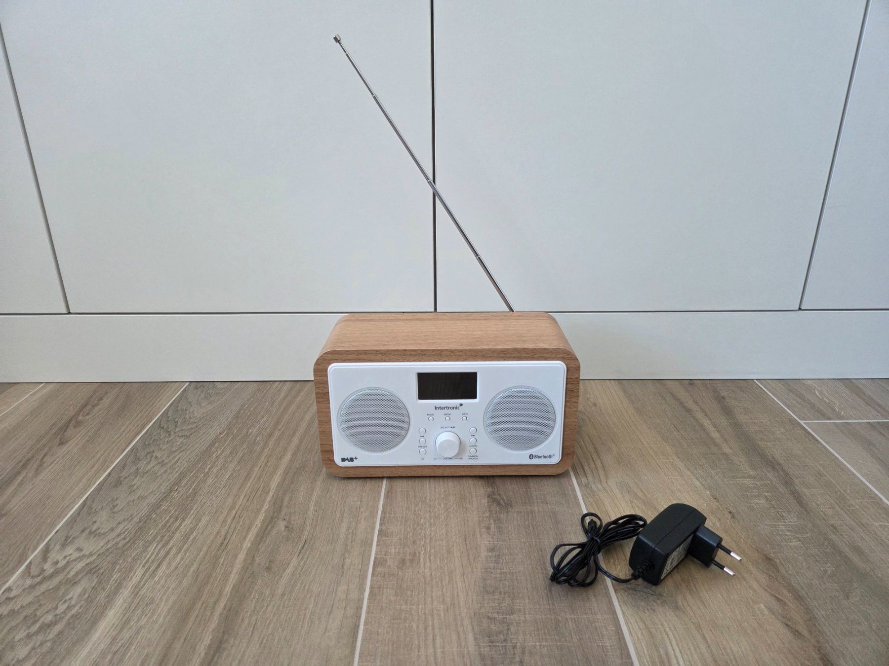Radio: Weckerradio Intertronic RA-16 von Interdiscount – Nuovo (secondo la descrizione) da Birmensdorf ZH venduto da arcticmonkey91