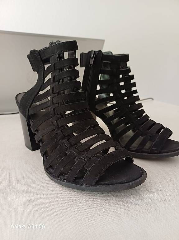 Chaussures femmes: Sandalen Schwarz Größe 37 – D'occasion à Zürich par rom_m7cs 2