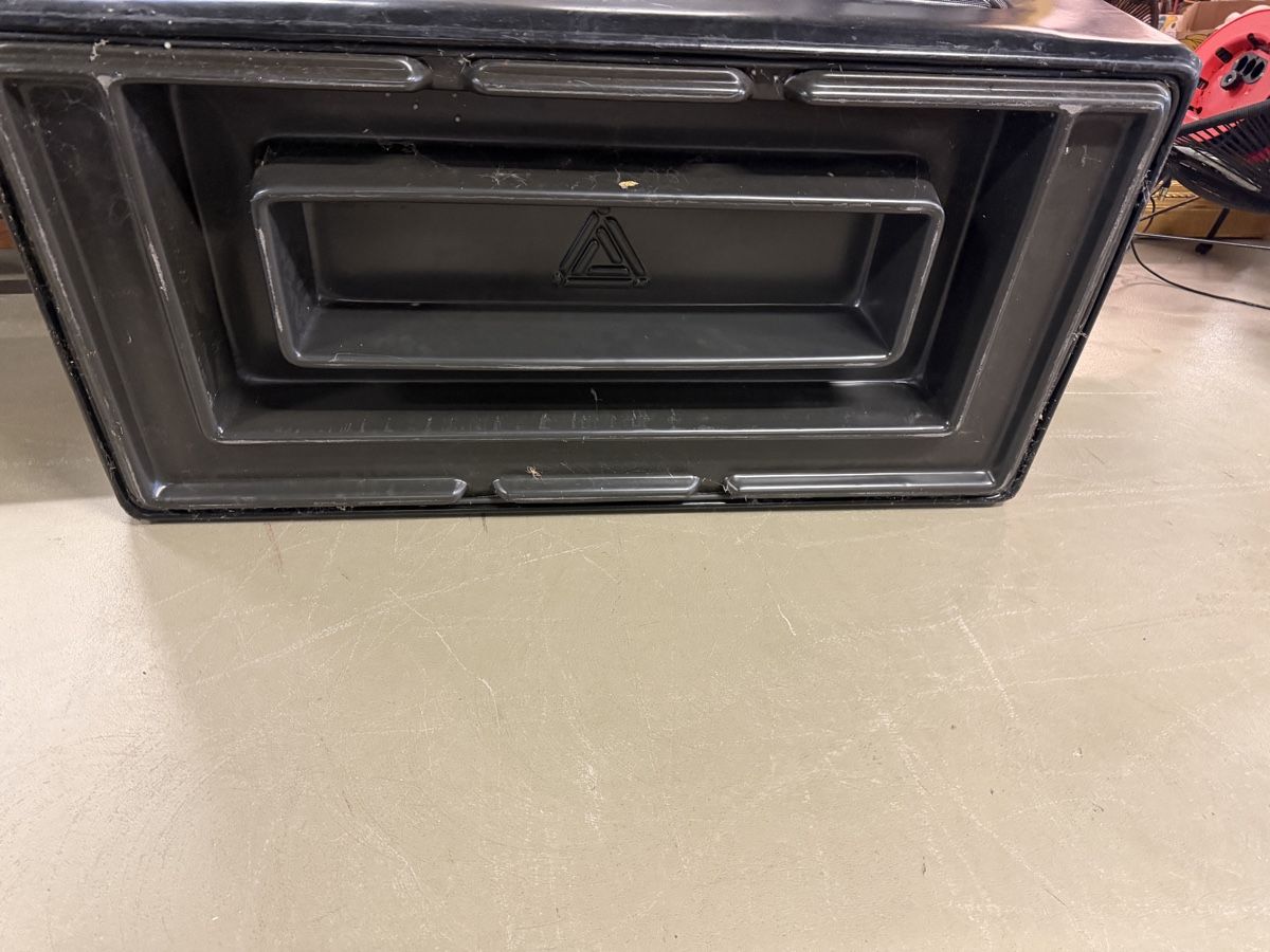 Divani: Zanotta Sofa mit Hocker schwarz Gebrauchsspuren – Usato da Strengelbach venduto da RaenAntikDesign 5